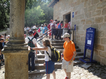 Momento de la entrada al Monasterio.